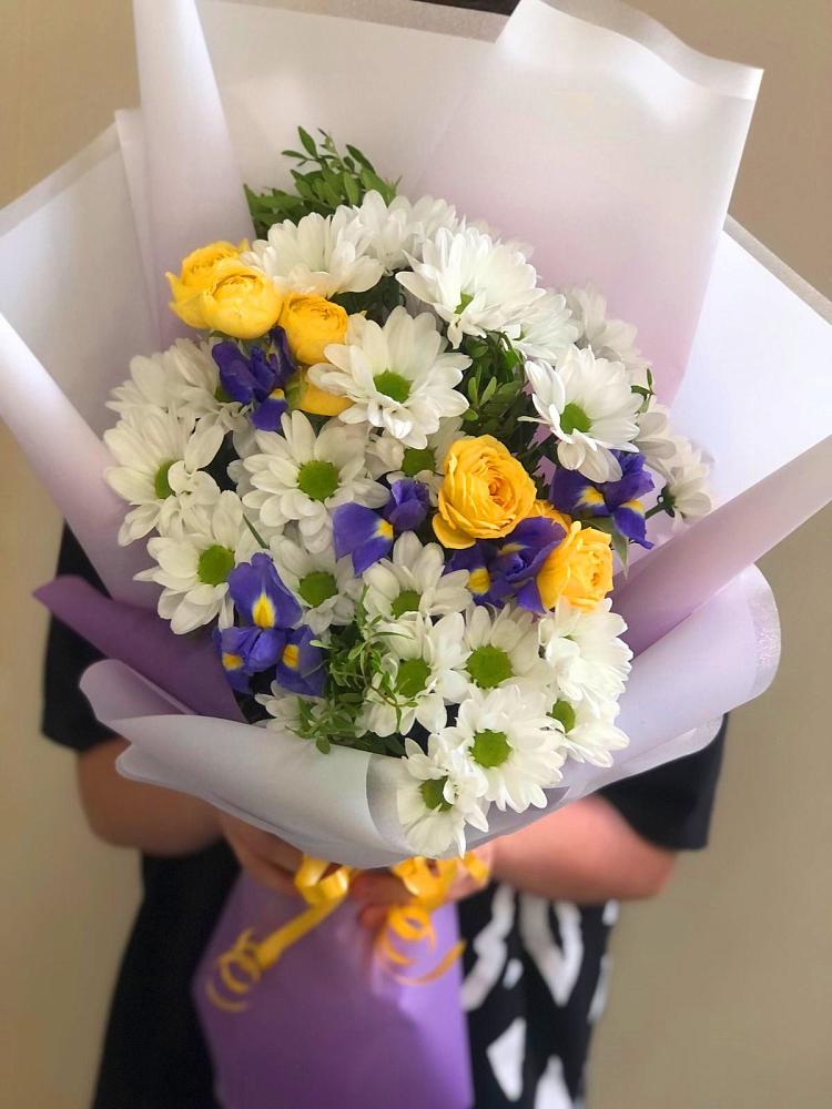 Букет цветов из: Ирисы, Хризантемы и Розы в Шолохово