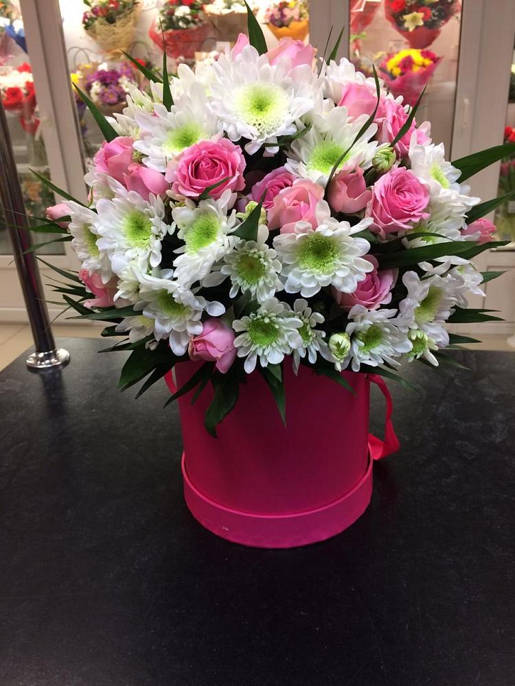 Цветочная композиция из Розы и Хризантемы в шляпной коробке в Шолохово